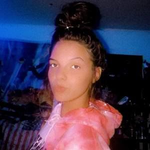 Meet your Posher, Alissa